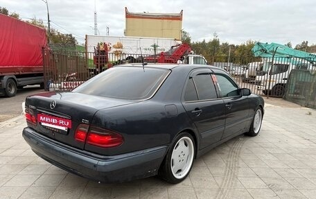 Mercedes-Benz E-Класс, 2001 год, 450 000 рублей, 3 фотография