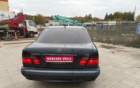 Mercedes-Benz E-Класс, 2001 год, 450 000 рублей, 4 фотография