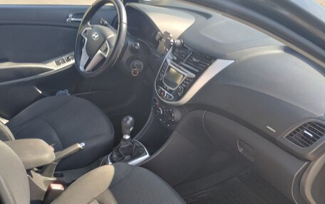 Hyundai Solaris II рестайлинг, 2011 год, 650 000 рублей, 4 фотография