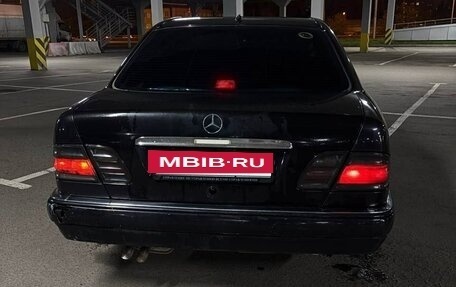 Mercedes-Benz E-Класс, 1998 год, 280 000 рублей, 7 фотография