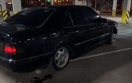 Mercedes-Benz E-Класс, 1998 год, 280 000 рублей, 9 фотография