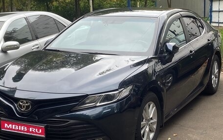 Toyota Camry, 2019 год, 2 300 000 рублей, 1 фотография