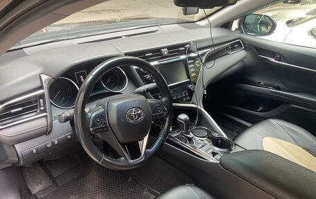 Toyota Camry, 2019 год, 2 300 000 рублей, 10 фотография