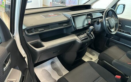 Honda Stepwgn IV, 2016 год, 2 129 000 рублей, 12 фотография