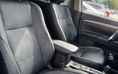Mitsubishi Outlander III рестайлинг 3, 2014 год, 1 900 000 рублей, 9 фотография