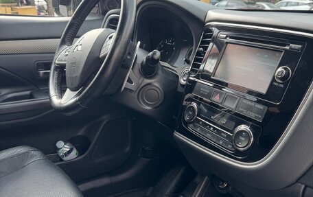 Mitsubishi Outlander III рестайлинг 3, 2014 год, 1 900 000 рублей, 8 фотография