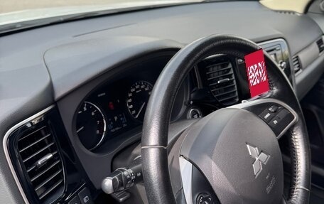 Mitsubishi Outlander III рестайлинг 3, 2014 год, 1 900 000 рублей, 6 фотография