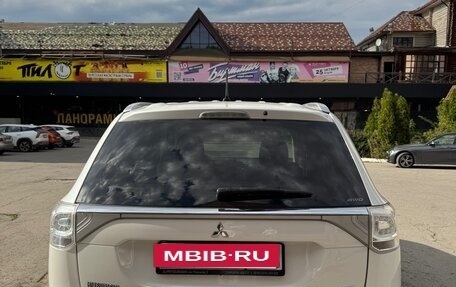 Mitsubishi Outlander III рестайлинг 3, 2014 год, 1 900 000 рублей, 12 фотография
