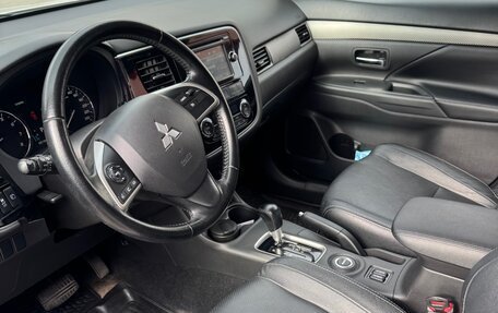 Mitsubishi Outlander III рестайлинг 3, 2014 год, 1 900 000 рублей, 22 фотография