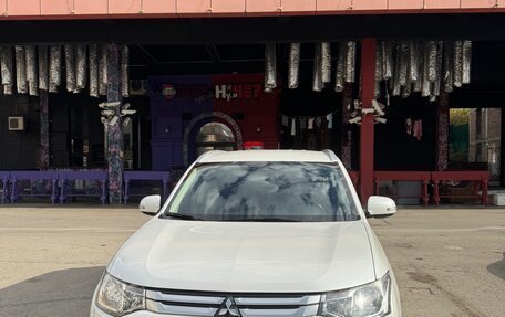 Mitsubishi Outlander III рестайлинг 3, 2014 год, 1 900 000 рублей, 17 фотография