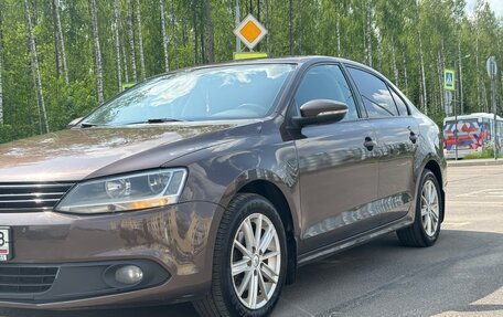 Volkswagen Jetta VI, 2014 год, 950 000 рублей, 2 фотография