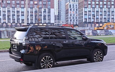 Toyota Land Cruiser Prado 150 рестайлинг 2, 2021 год, 7 300 000 рублей, 1 фотография