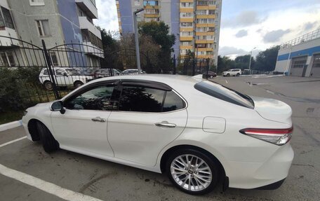 Toyota Camry, 2021 год, 3 160 000 рублей, 2 фотография