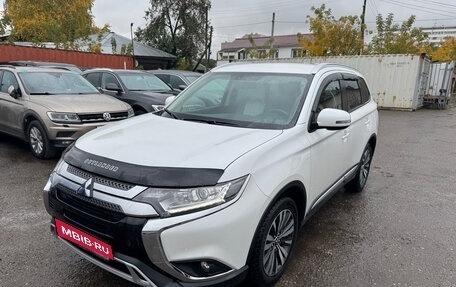 Mitsubishi Outlander III рестайлинг 3, 2019 год, 2 450 000 рублей, 1 фотография