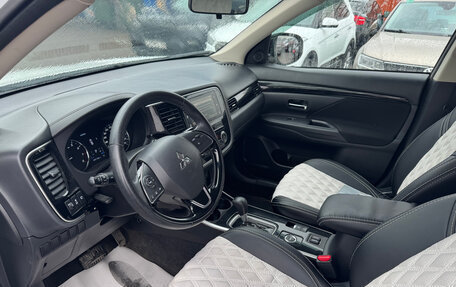 Mitsubishi Outlander III рестайлинг 3, 2019 год, 2 450 000 рублей, 5 фотография