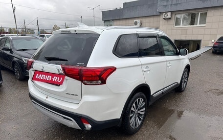 Mitsubishi Outlander III рестайлинг 3, 2019 год, 2 450 000 рублей, 3 фотография