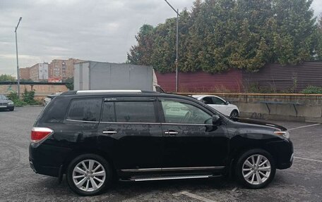 Toyota Highlander III, 2011 год, 2 300 000 рублей, 4 фотография