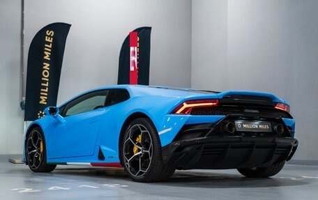 Lamborghini Huracán, 2022 год, 26 990 000 рублей, 18 фотография