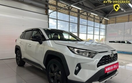 Toyota RAV4, 2023 год, 3 590 000 рублей, 3 фотография