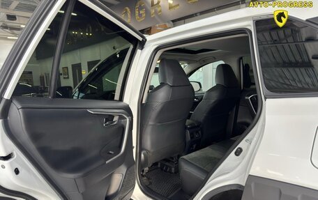Toyota RAV4, 2023 год, 3 590 000 рублей, 8 фотография