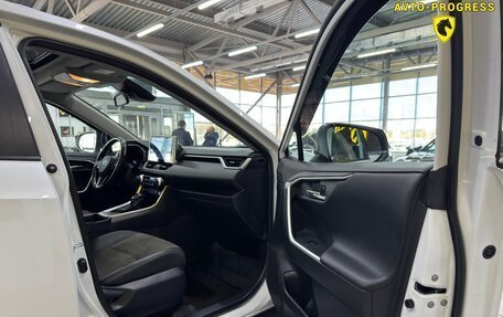 Toyota RAV4, 2023 год, 3 590 000 рублей, 10 фотография