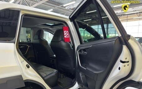 Toyota RAV4, 2023 год, 3 590 000 рублей, 9 фотография