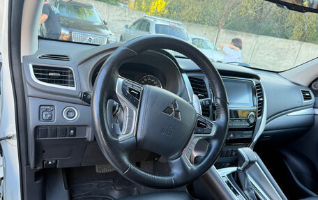Mitsubishi Pajero Sport III рестайлинг, 2018 год, 3 490 000 рублей, 10 фотография