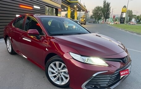 Toyota Camry, 2022 год, 2 750 000 рублей, 1 фотография