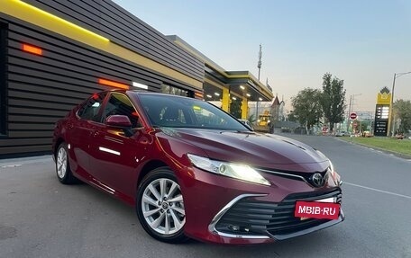 Toyota Camry, 2022 год, 2 750 000 рублей, 2 фотография