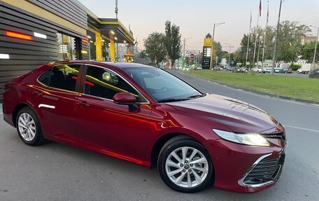 Toyota Camry, 2022 год, 2 750 000 рублей, 3 фотография