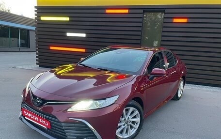 Toyota Camry, 2022 год, 2 750 000 рублей, 4 фотография