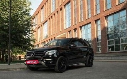 Mercedes-Benz M-Класс, 2013 год, 1 998 000 рублей, 4 фотография