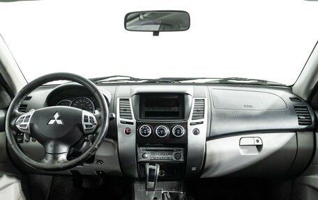 Mitsubishi Pajero Sport II рестайлинг, 2013 год, 1 799 777 рублей, 13 фотография