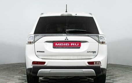 Mitsubishi Outlander III рестайлинг 3, 2014 год, 1 899 700 рублей, 6 фотография