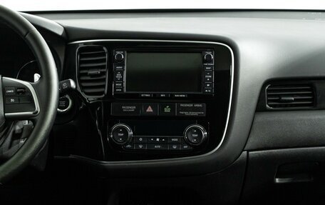 Mitsubishi Outlander III рестайлинг 3, 2014 год, 1 899 700 рублей, 13 фотография
