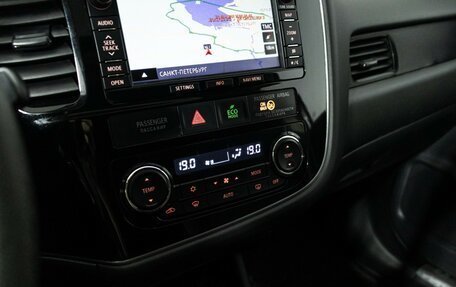 Mitsubishi Outlander III рестайлинг 3, 2014 год, 1 899 700 рублей, 18 фотография
