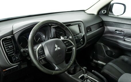 Mitsubishi Outlander III рестайлинг 3, 2014 год, 1 899 700 рублей, 10 фотография