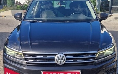 Volkswagen Tiguan II, 2018 год, 2 400 000 рублей, 1 фотография
