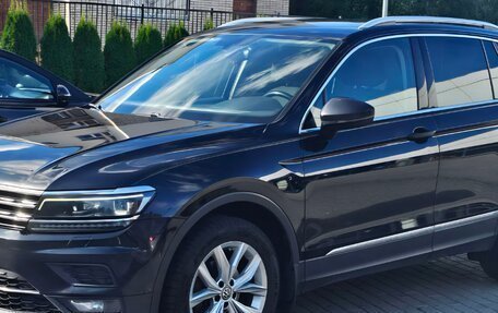 Volkswagen Tiguan II, 2018 год, 2 400 000 рублей, 3 фотография