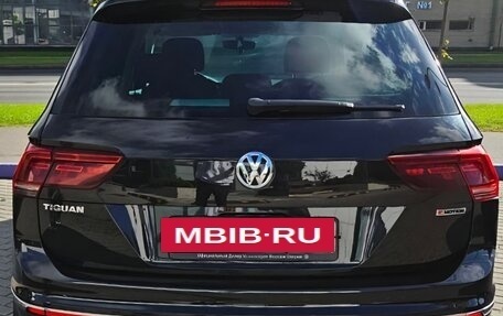 Volkswagen Tiguan II, 2018 год, 2 400 000 рублей, 2 фотография