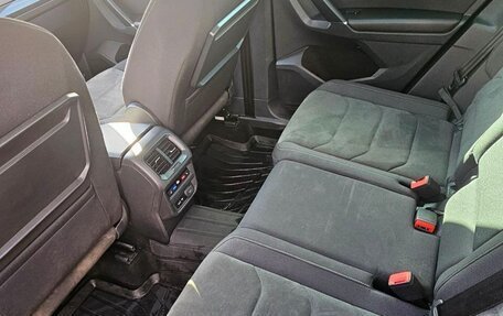 Volkswagen Tiguan II, 2018 год, 2 400 000 рублей, 11 фотография