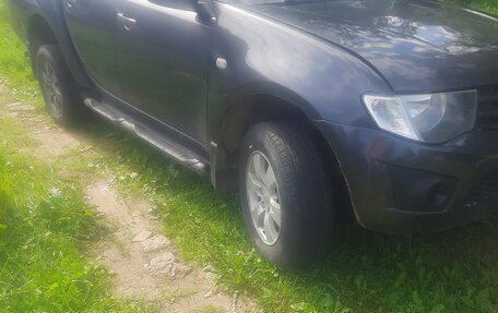 Mitsubishi L200 IV рестайлинг, 2013 год, 950 000 рублей, 3 фотография