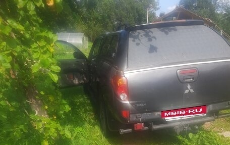 Mitsubishi L200 IV рестайлинг, 2013 год, 950 000 рублей, 2 фотография