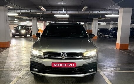 Volkswagen Tiguan II, 2018 год, 2 990 000 рублей, 2 фотография