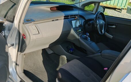 Toyota Prius, 2010 год, 850 000 рублей, 8 фотография