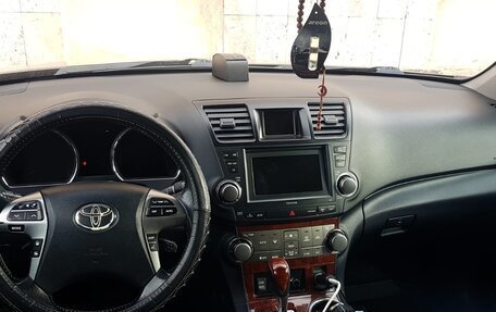 Toyota Highlander III, 2011 год, 1 750 000 рублей, 4 фотография