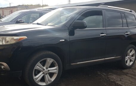 Toyota Highlander III, 2011 год, 1 750 000 рублей, 2 фотография