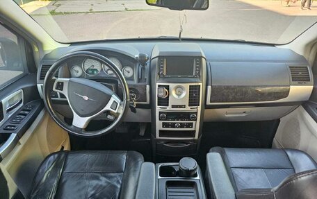 Chrysler Voyager IV, 2010 год, 1 650 000 рублей, 16 фотография