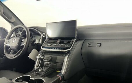 Toyota Land Cruiser, 2024 год, 13 990 000 рублей, 14 фотография