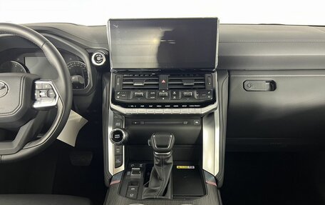 Toyota Land Cruiser, 2024 год, 13 990 000 рублей, 16 фотография